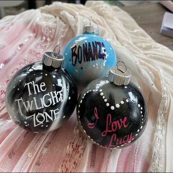 Vintage 1950’s T.V. Shows Christmas ornaments 6 to a set - Picture 6 of 10